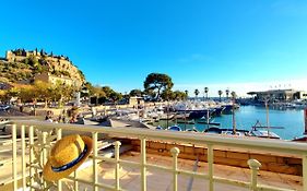 Un Balcon sur le Port